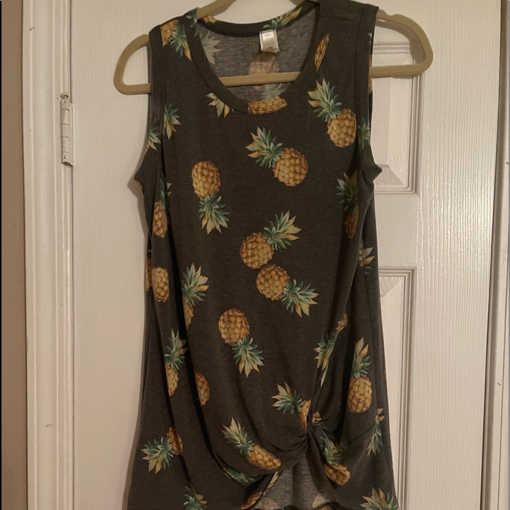 Lovely J sleeveless pineapple tee